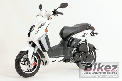 2010 Peugeot Blaster Ice Blade photo